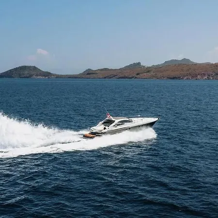 ***stay At Delux Motoryacht 52f/marina Shopping**