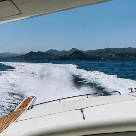 Bådhotel ***stay At Delux Motoryacht 52f/marina Shopping**
