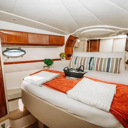 ***stay At Delux Motoryacht 52f/marina Shopping** *