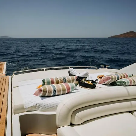 Bådhotel ***stay At Delux Motoryacht 52f/marina Shopping** *